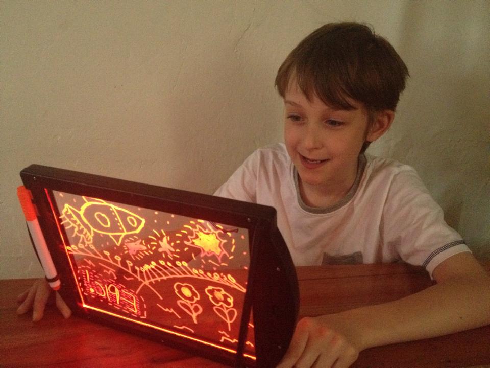 kids drawing board - glowing