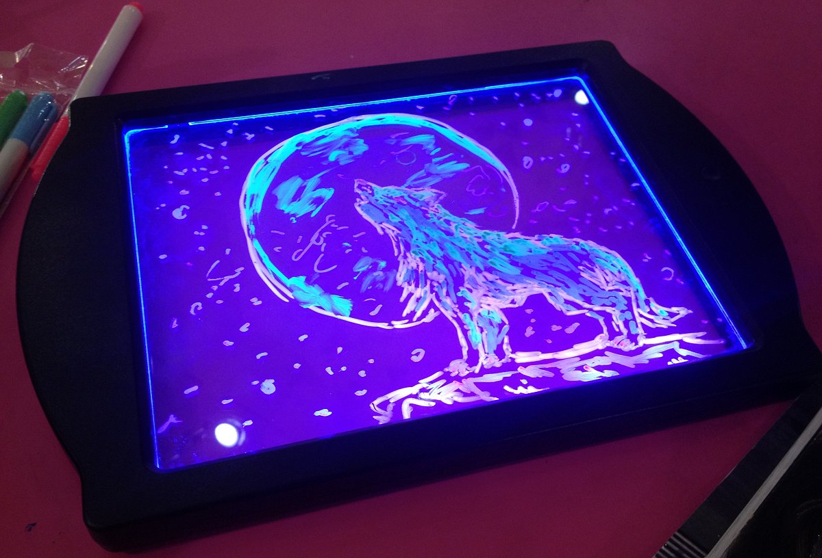 Cool wolf glow picture on kids glow drawing board